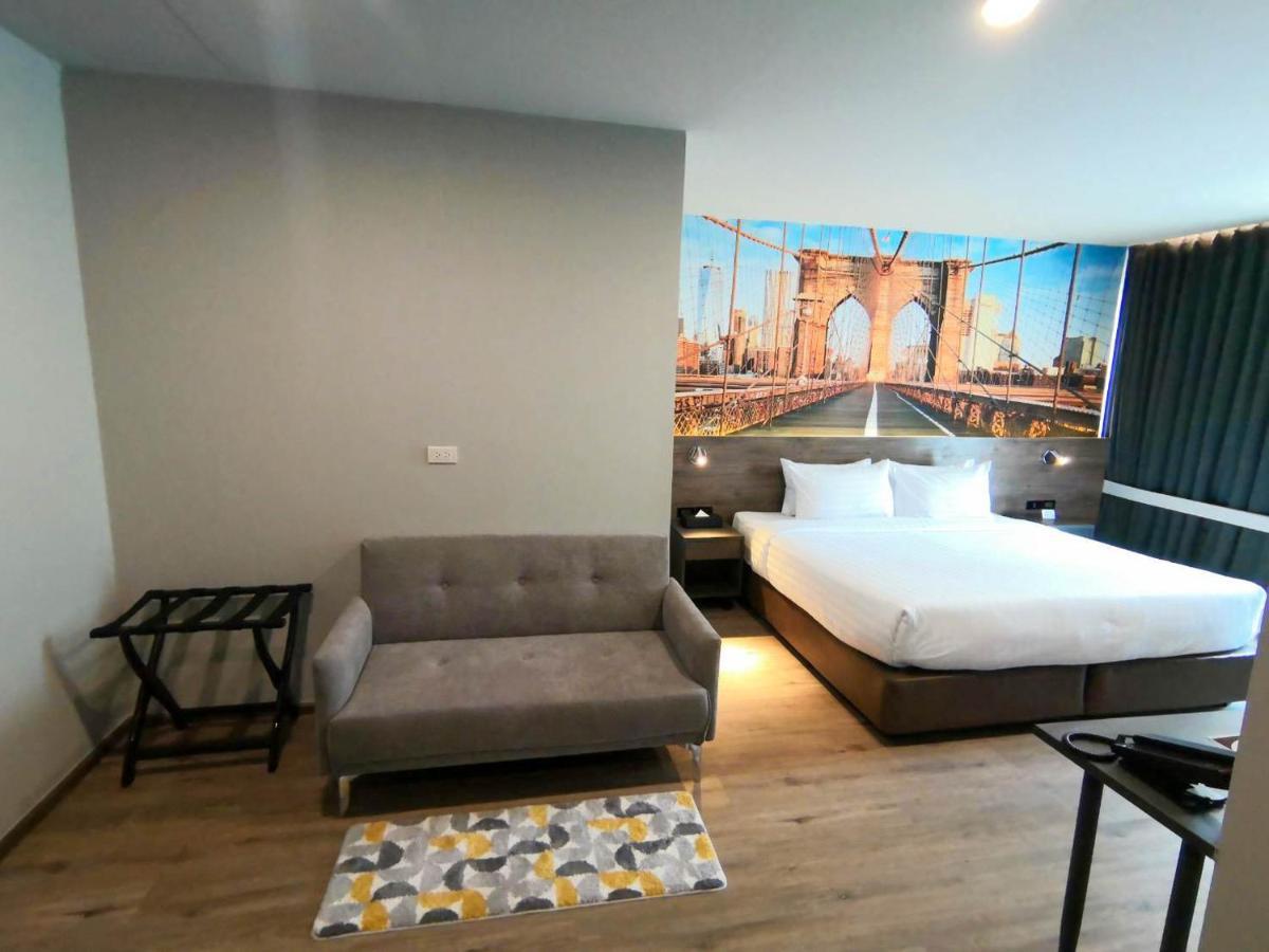 Manhattan Hotel Bangkok Eksteriør billede